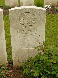 Etaples Military Cemetery - McLeod, Kenneth Urquhart